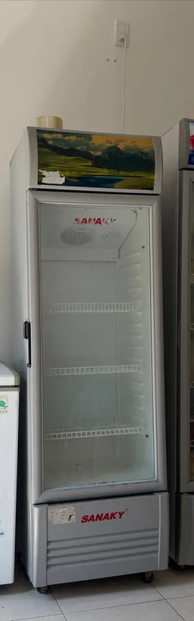 Refrigerator for repair or parts