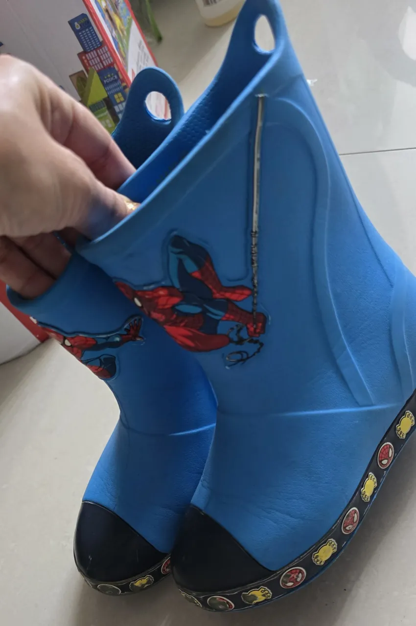 Детские сапоги Crocs и чешки