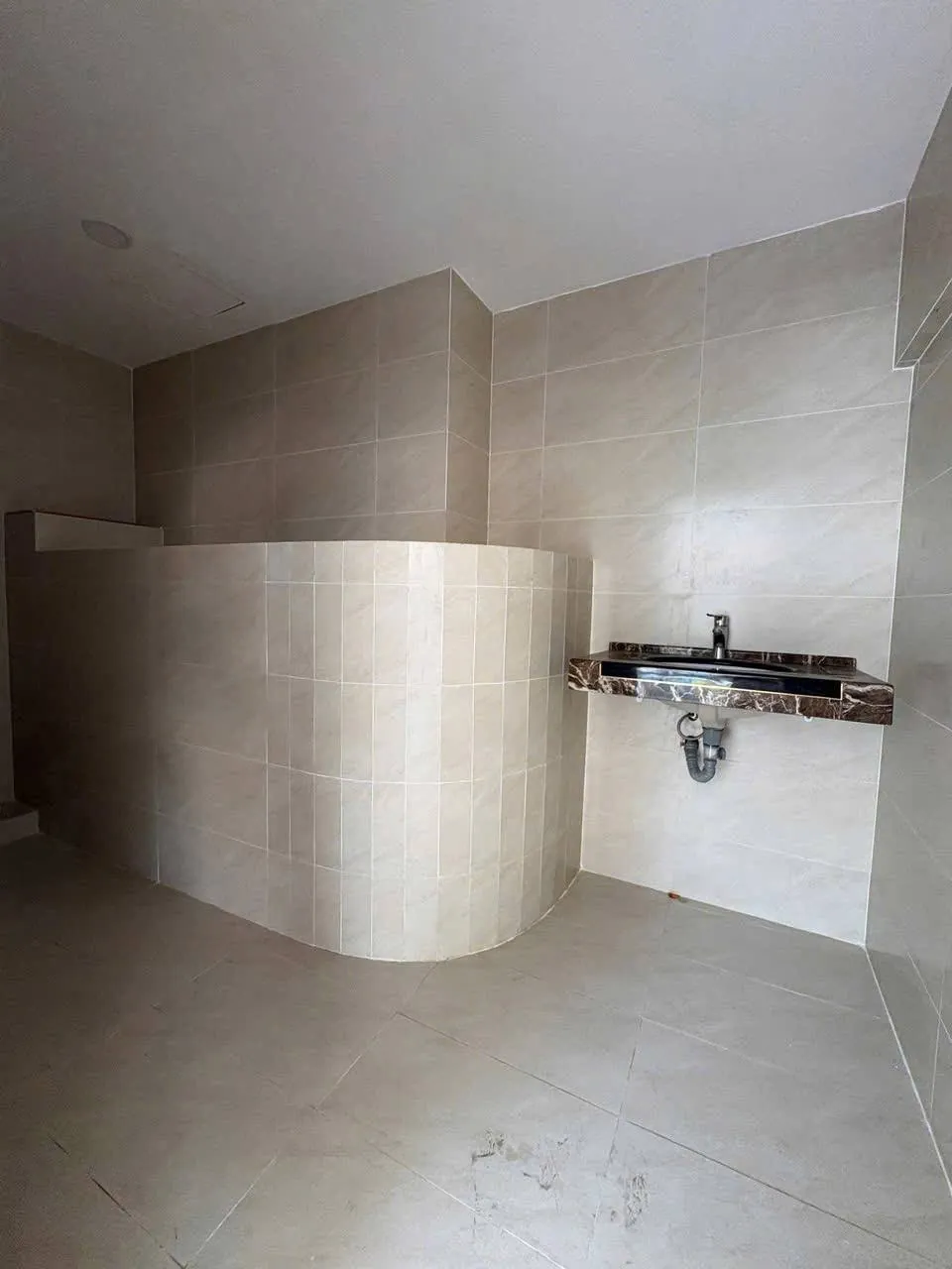 140 m² commercial space in central Nha Trang — Photo 3 of 4
