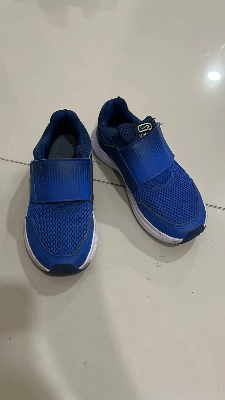 Giày trẻ em: giày thể thao và sandal