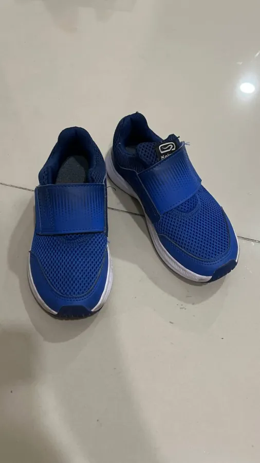 Giày trẻ em: giày thể thao và sandal