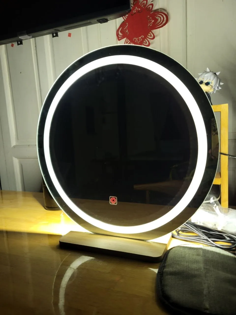 Gương trang điểm để bàn có đèn LED