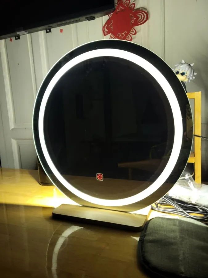 Настольное зеркало для макияжа с LED-подсветкой