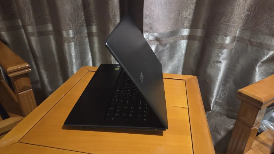 Acer laptop, Intel Core i5, GeForce 940MX