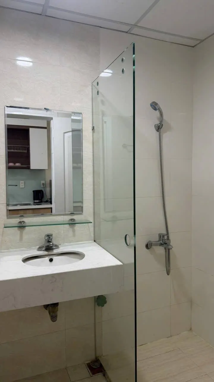 Căn hộ mới 2 phòng ngủ có sân hiên ở trung tâm — Ảnh 4/6